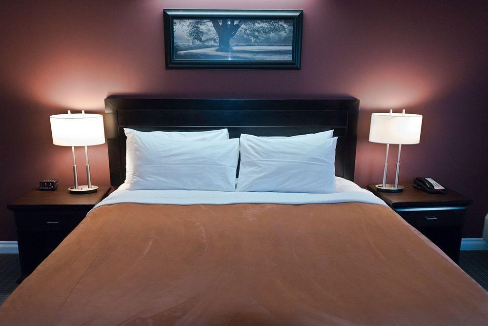 Coliseum Inn Эдмонтон Экстерьер фото
