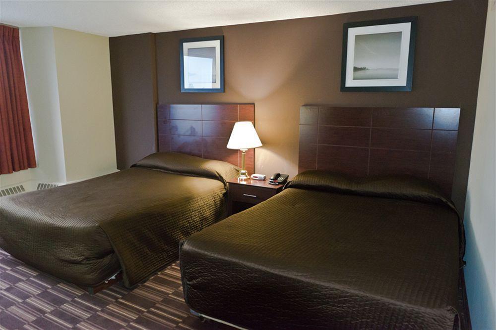 Coliseum Inn Эдмонтон Экстерьер фото
