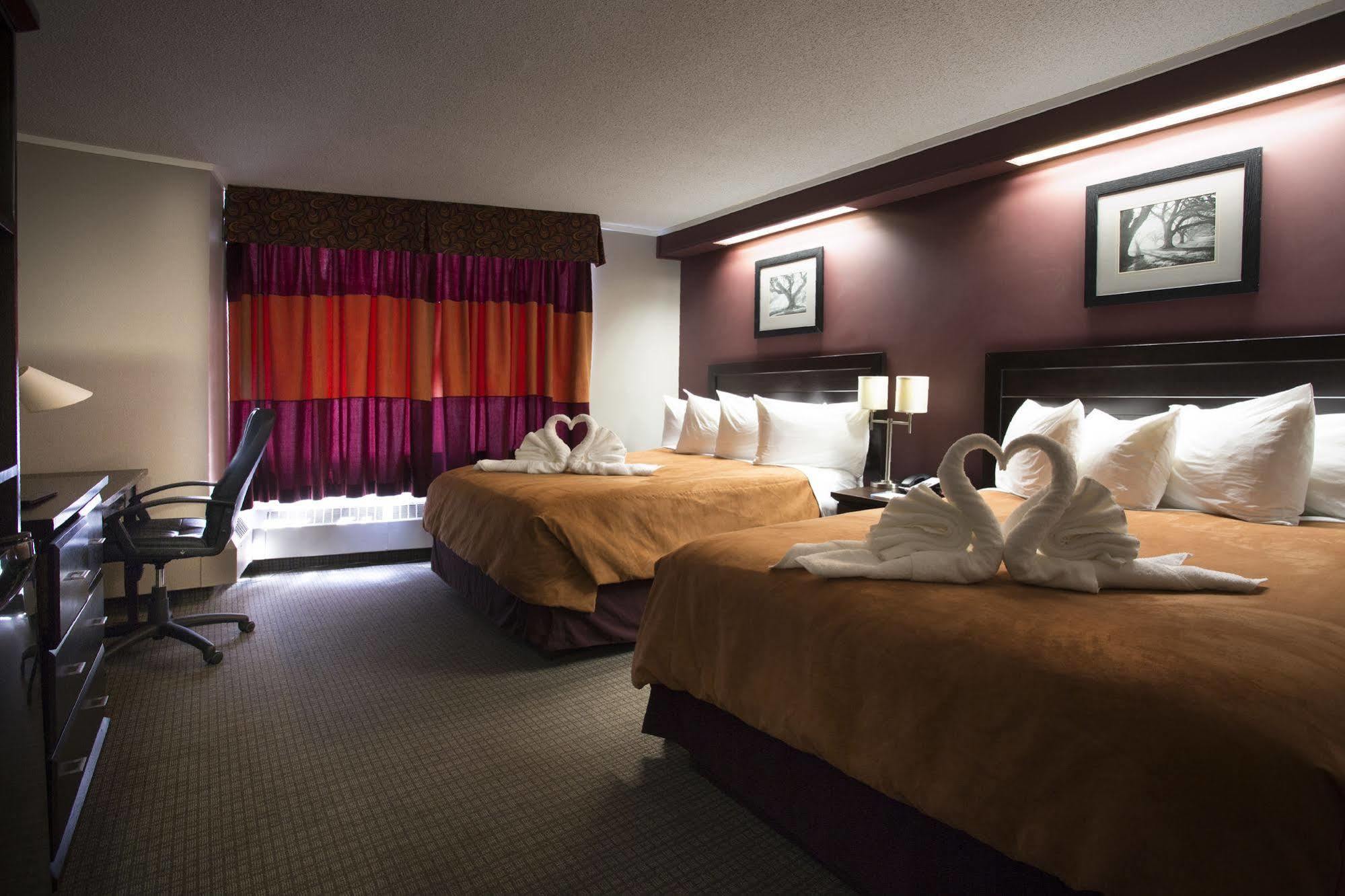 Coliseum Inn Эдмонтон Экстерьер фото
