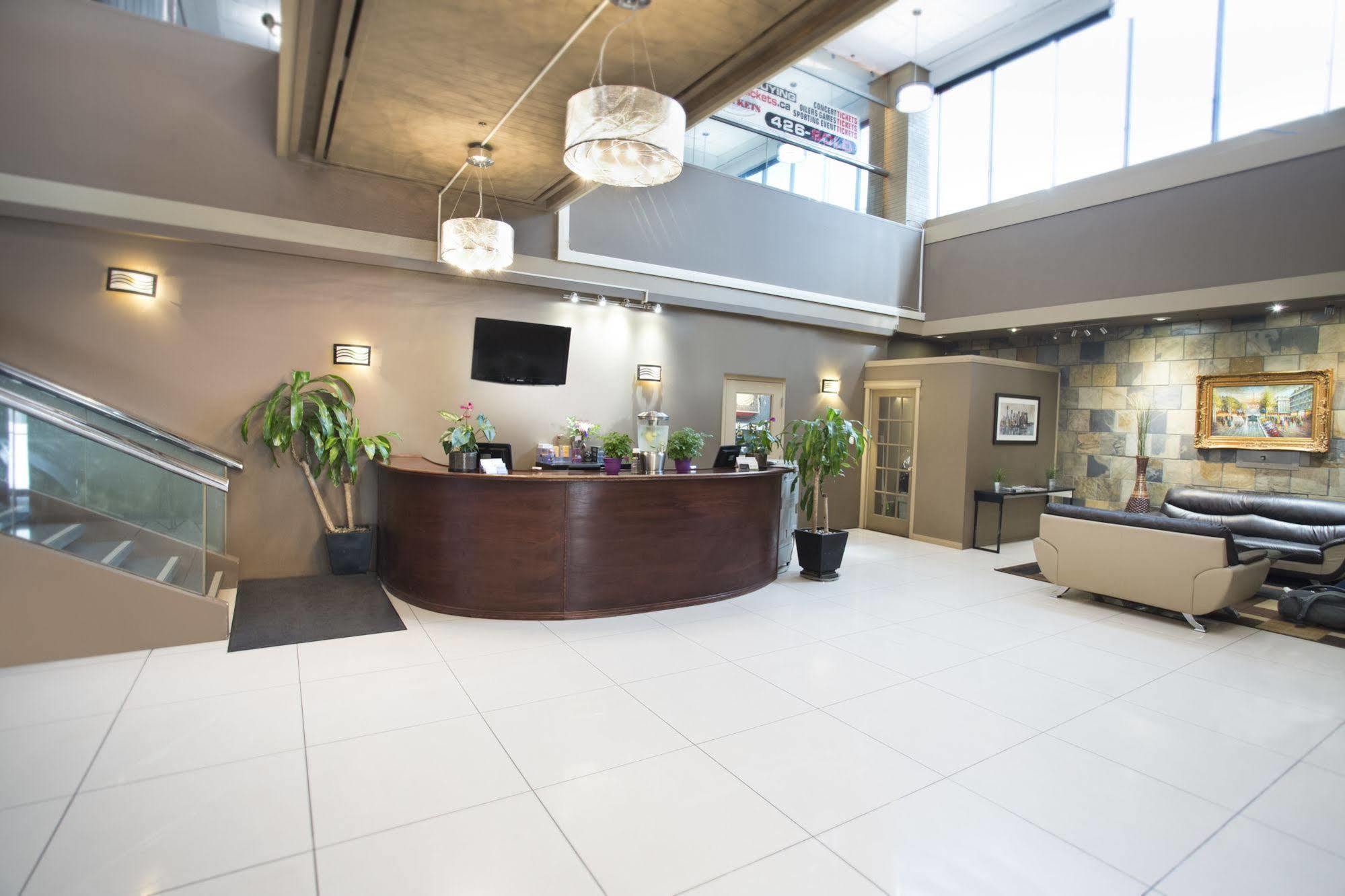 Coliseum Inn Эдмонтон Экстерьер фото