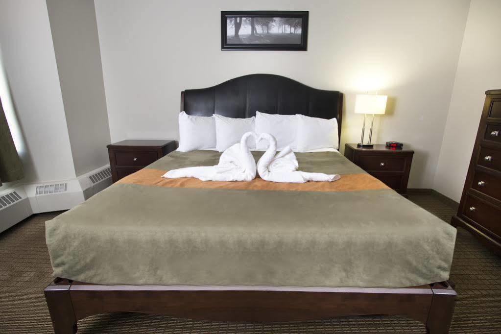 Coliseum Inn Эдмонтон Экстерьер фото