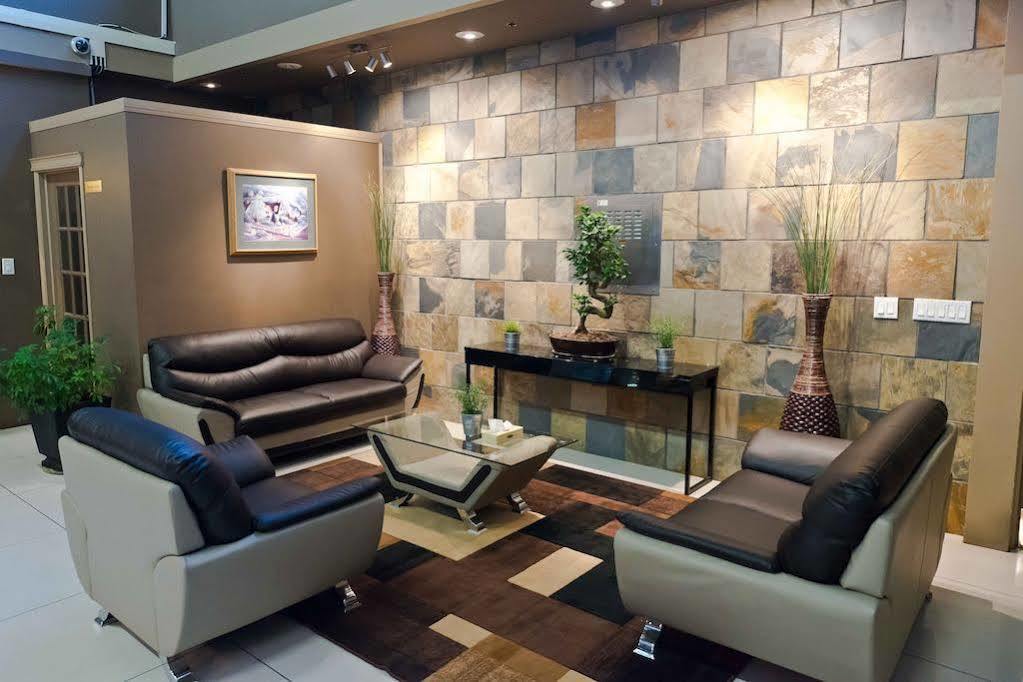Coliseum Inn Эдмонтон Экстерьер фото