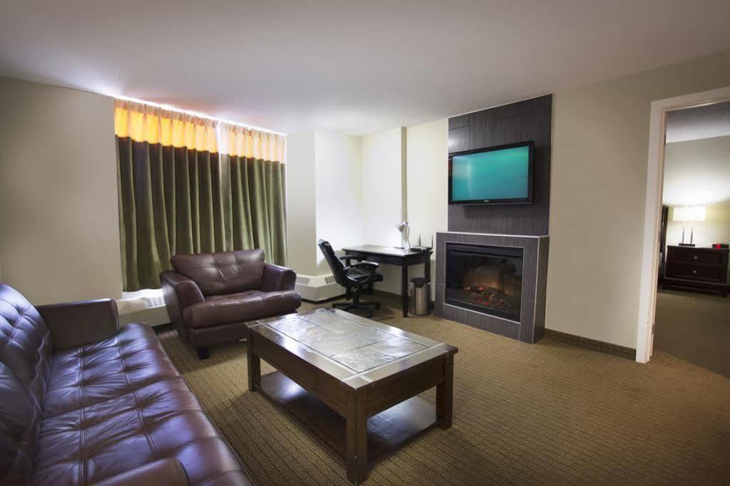 Coliseum Inn Эдмонтон Экстерьер фото